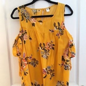 Old Navy Cold shoulder Top L
